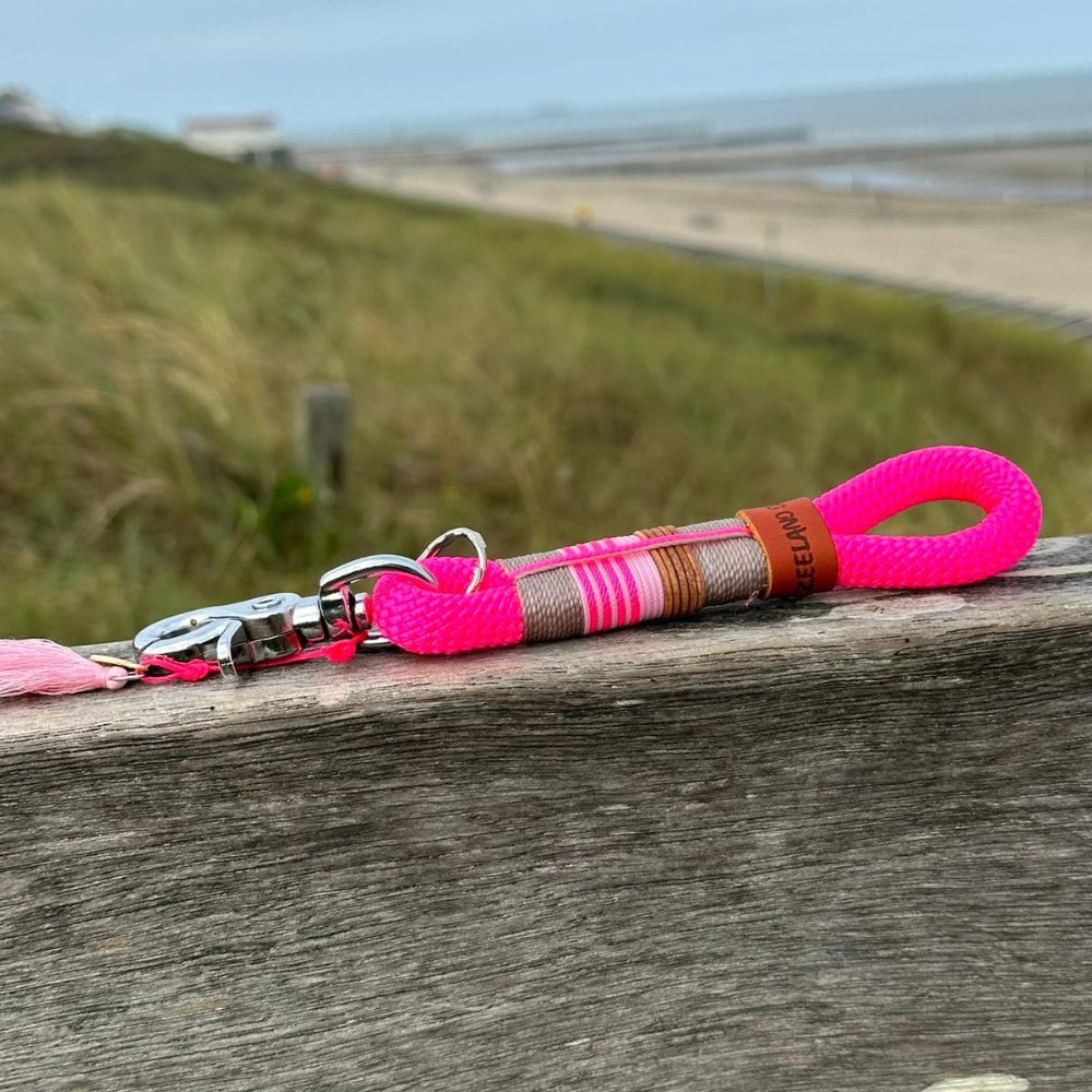 Zeeland Dog Schlüsselanhänger Hot Pink Jetzt erhältlich bei Dogsmopolitan