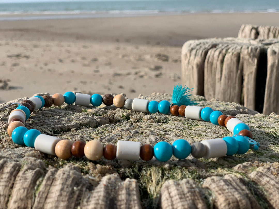 Zeeland Dog Hippie Kettchen mit EM-Keramik turquoise Jetzt erhältlich bei Dogsmopolitan