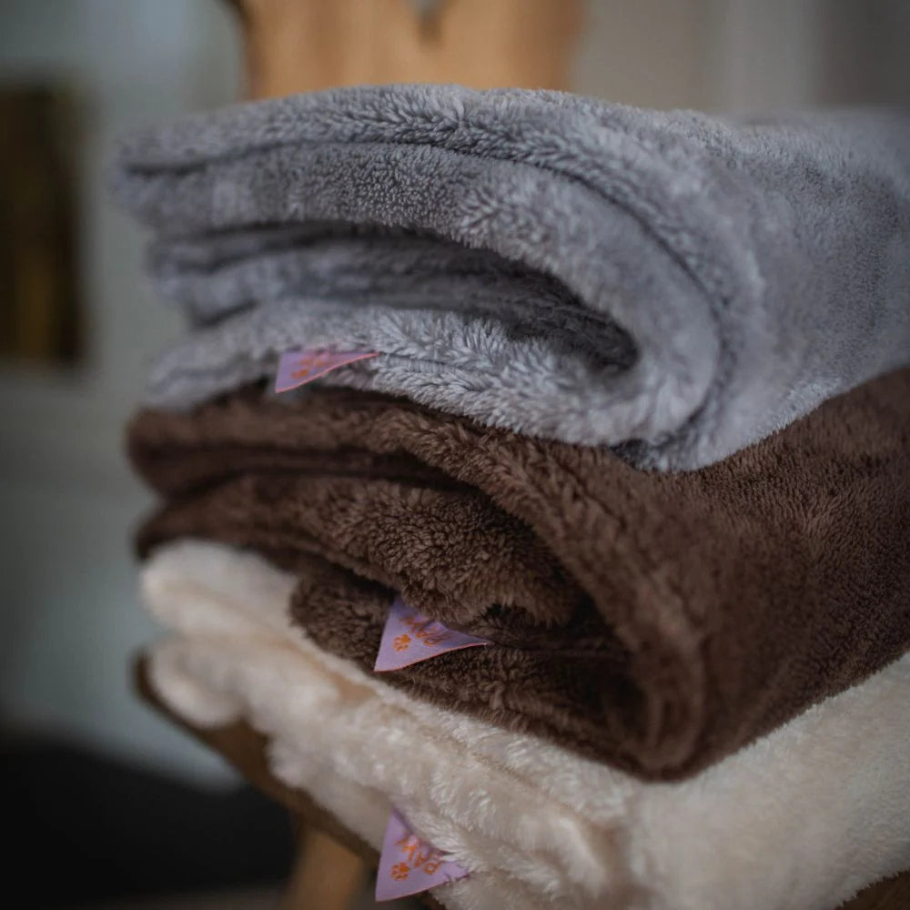 Dog blanket with anchor brown