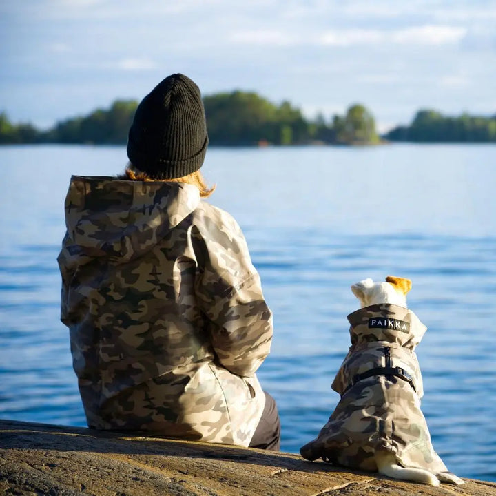 Hochreflektierender Hunderegenmantel Recovery / Camouflage Jetzt erhältlich bei  Dogsmopolitan