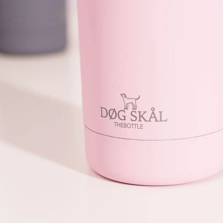 DØG SKÅL Cotton Candy Edelstahl Wasserflasche inklusive Napf, Schultergurt und Flaschenhalter Jetzt erhältlich bei  Dogsmopolitan