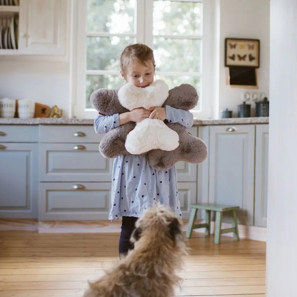 HYGGEBONE Kopf- und Kuschelkissen Maroon Jetzt erhältlich bei  Dogsmopolitan