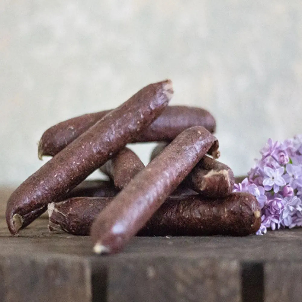 "Wilde Beere": getrocknete Wildwurst mit schwarzer Johannisbeere Jetzt erhältlich bei  Dogsmopolitan